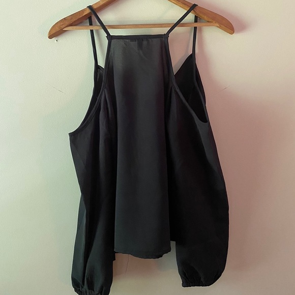 🍉 3/$20 Cold Shoulder Top - Picture 2 of 4